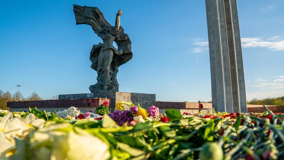 Парламент Латвии разрешил снос памятника Освободителям Риги